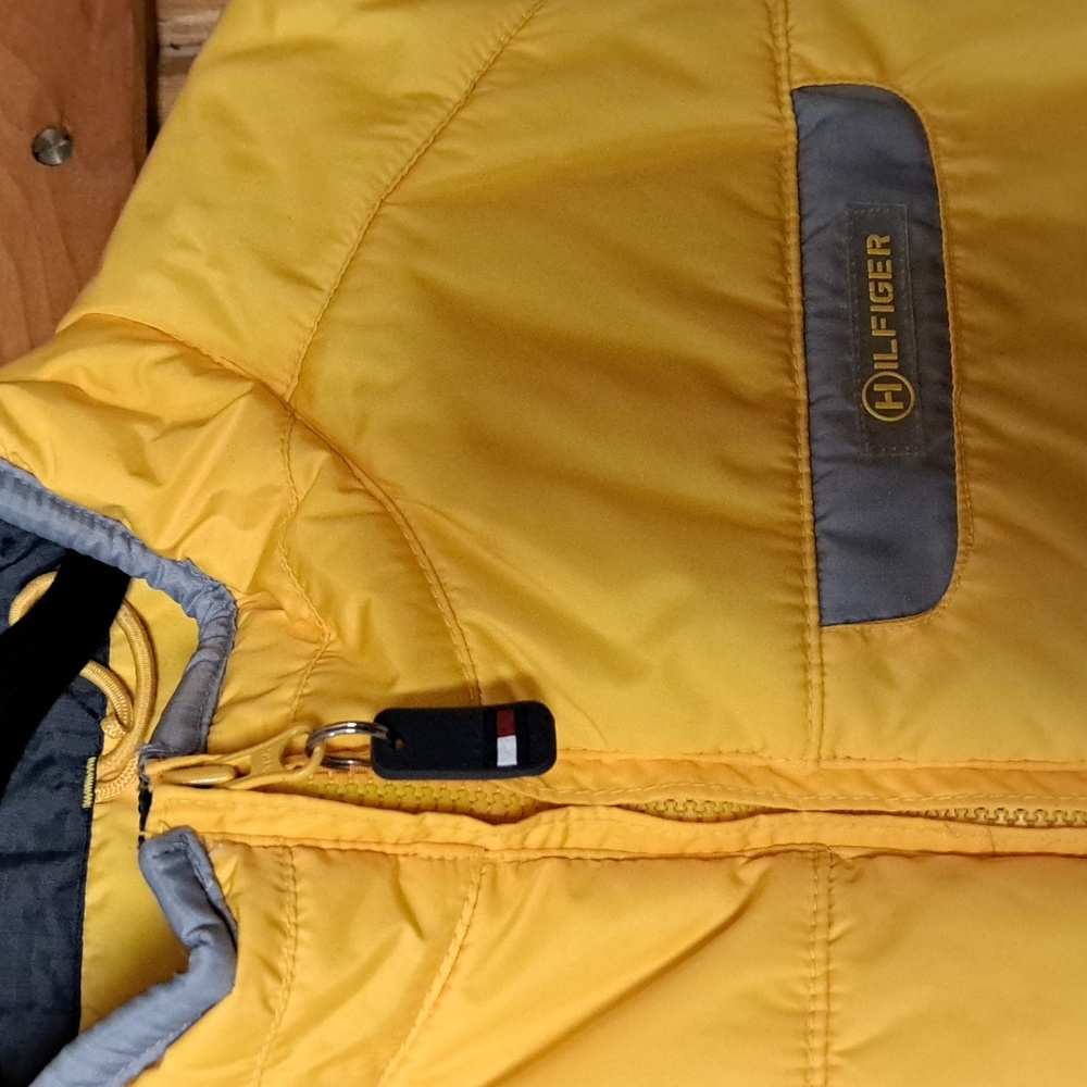 FLASH SALE Tommy Hilfiger puffer vest L - Picture 2 of 7